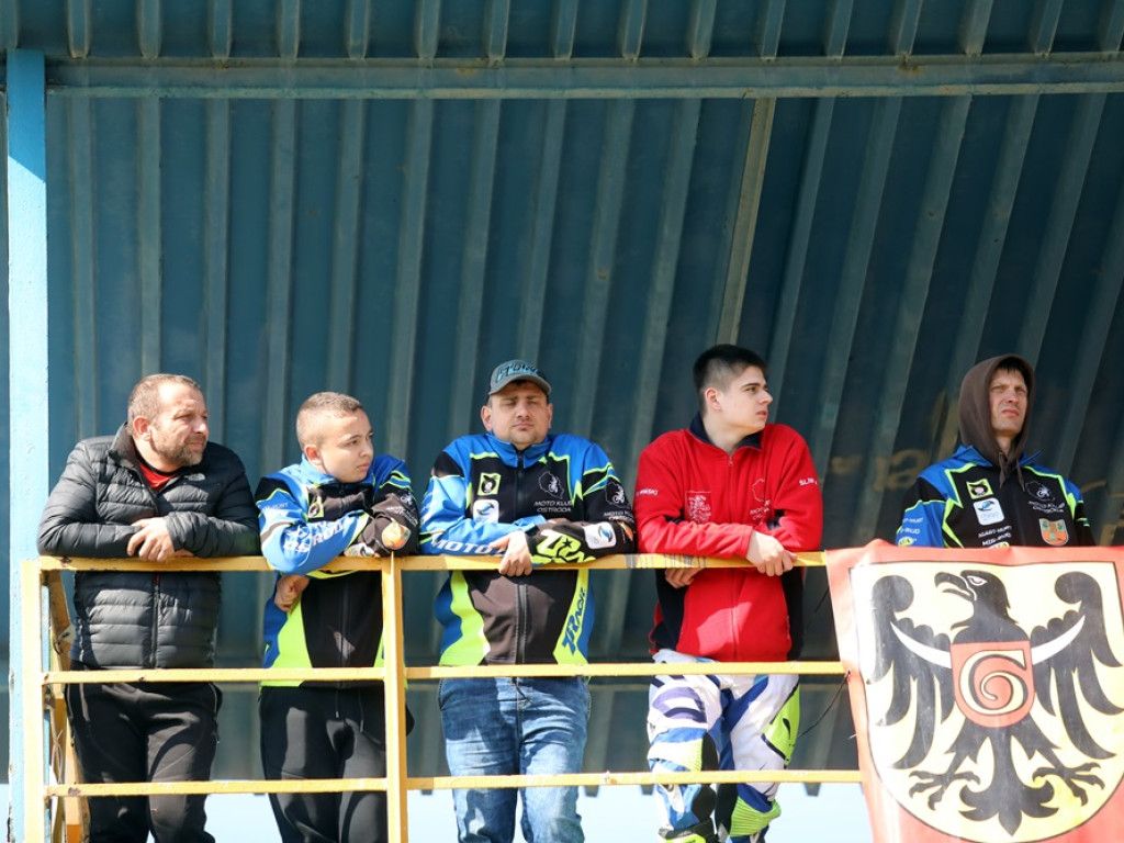 Ryk silników słychać z daleka. Trwa inauguracja mistrzostw Polski na Górkowie [ZDJĘCIA]