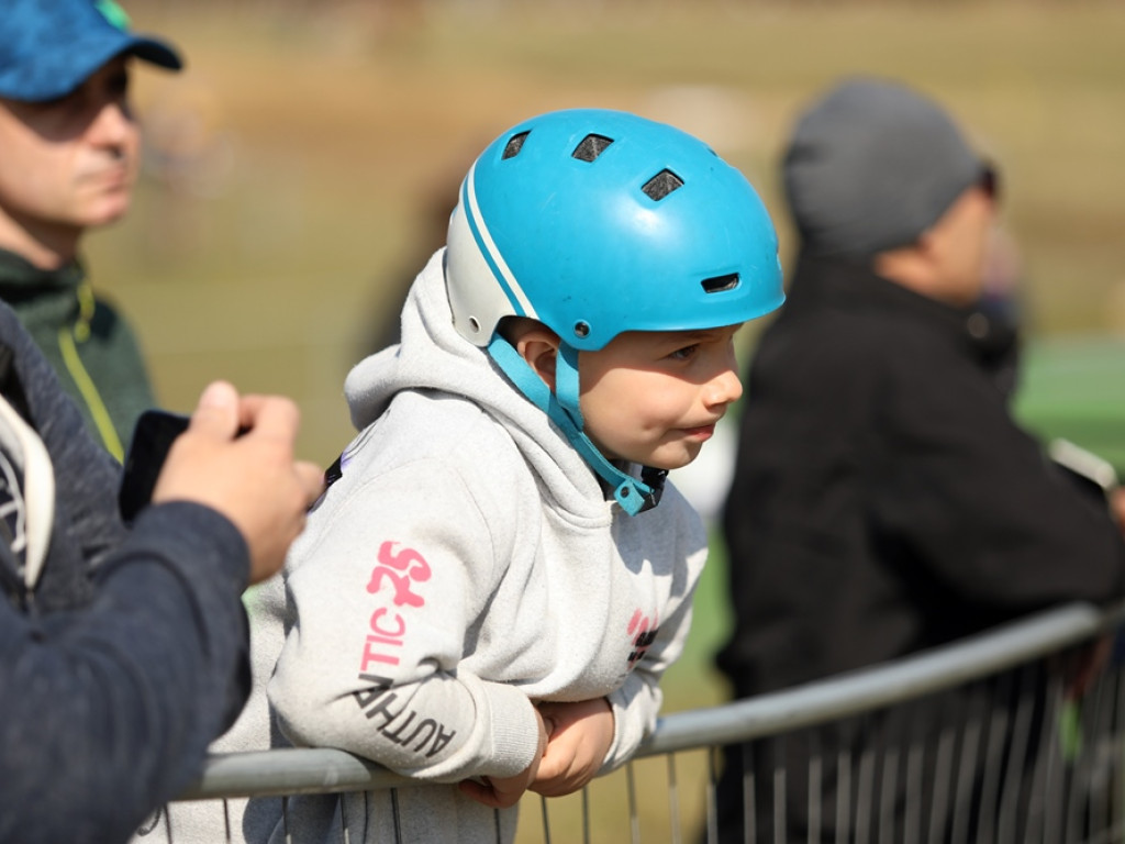 Ryk silników słychać z daleka. Trwa inauguracja mistrzostw Polski na Górkowie [ZDJĘCIA]