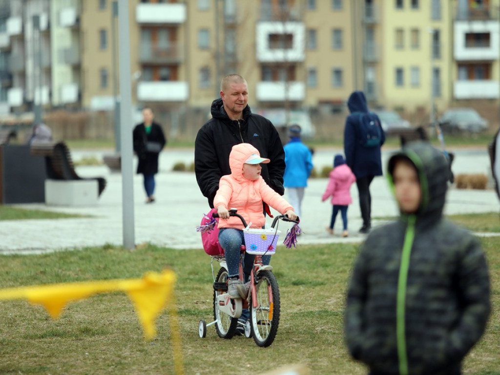 Dzieci, rodzice i dziadkowie na bulwarze. Górski: Bieg to najprostsza forma ruchu [ZDJĘCIA]