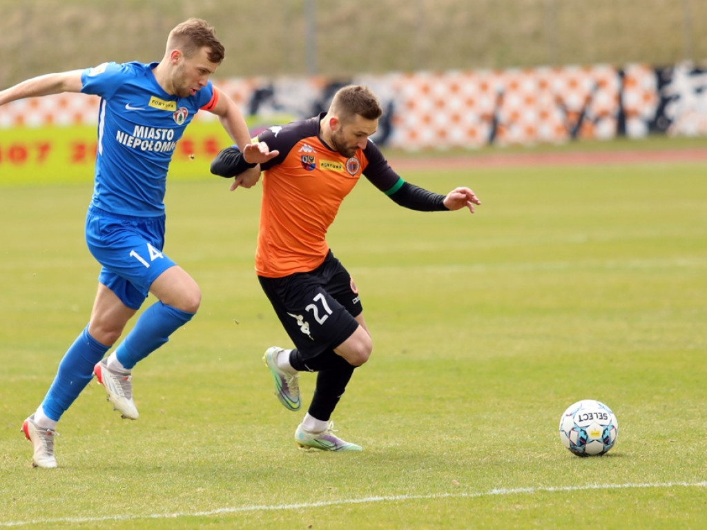 Tylko remis! Chrobry prowadził już z Puszczą... 2:0, ale rywal wyrównał w końcówce [ZDJĘCIA]