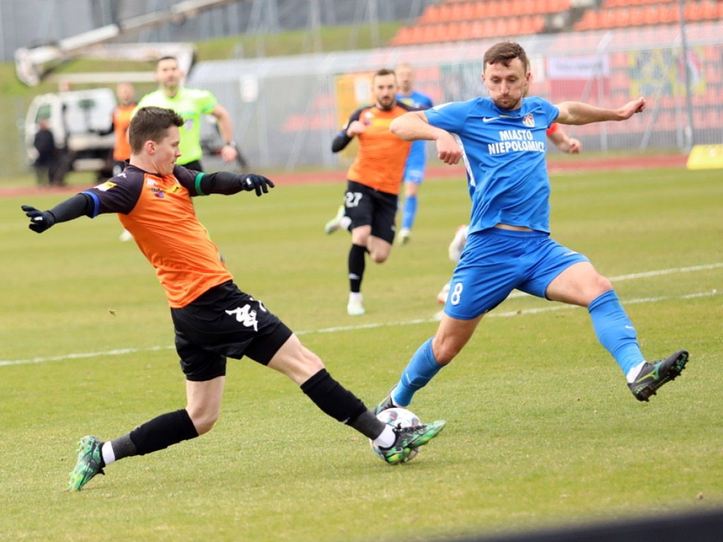 Tylko remis! Chrobry prowadził już z Puszczą... 2:0, ale rywal wyrównał w końcówce [ZDJĘCIA]