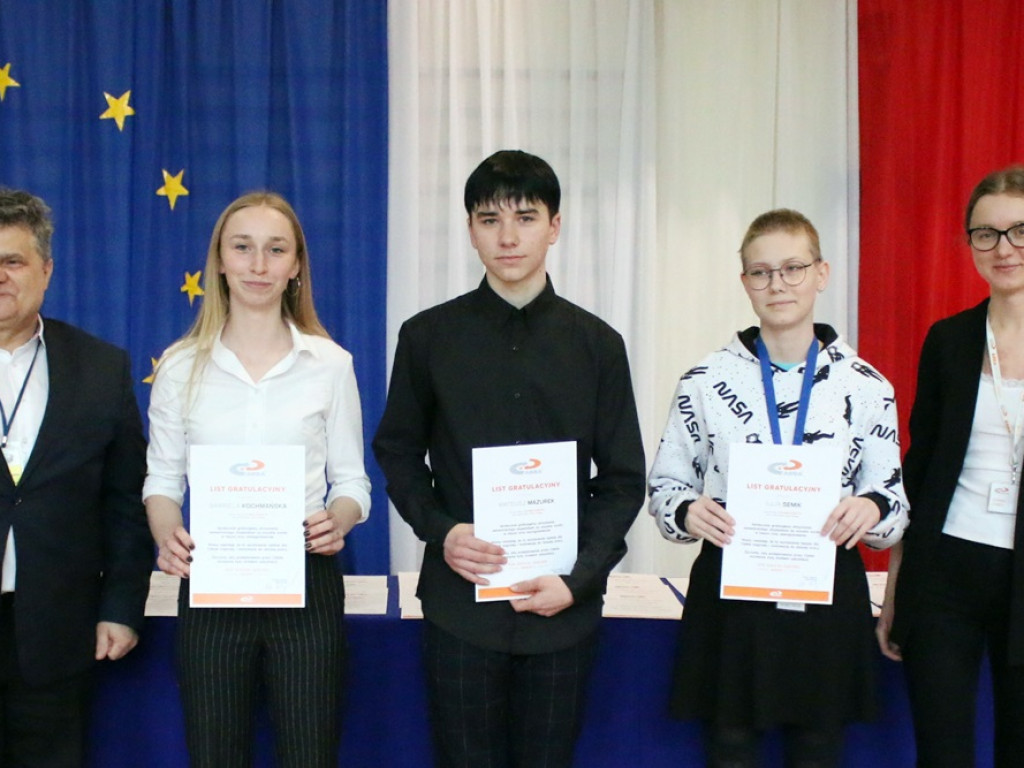 Uczniowie z certyfikatami za najlepsze wyniki w nauce [ZDJĘCIA]