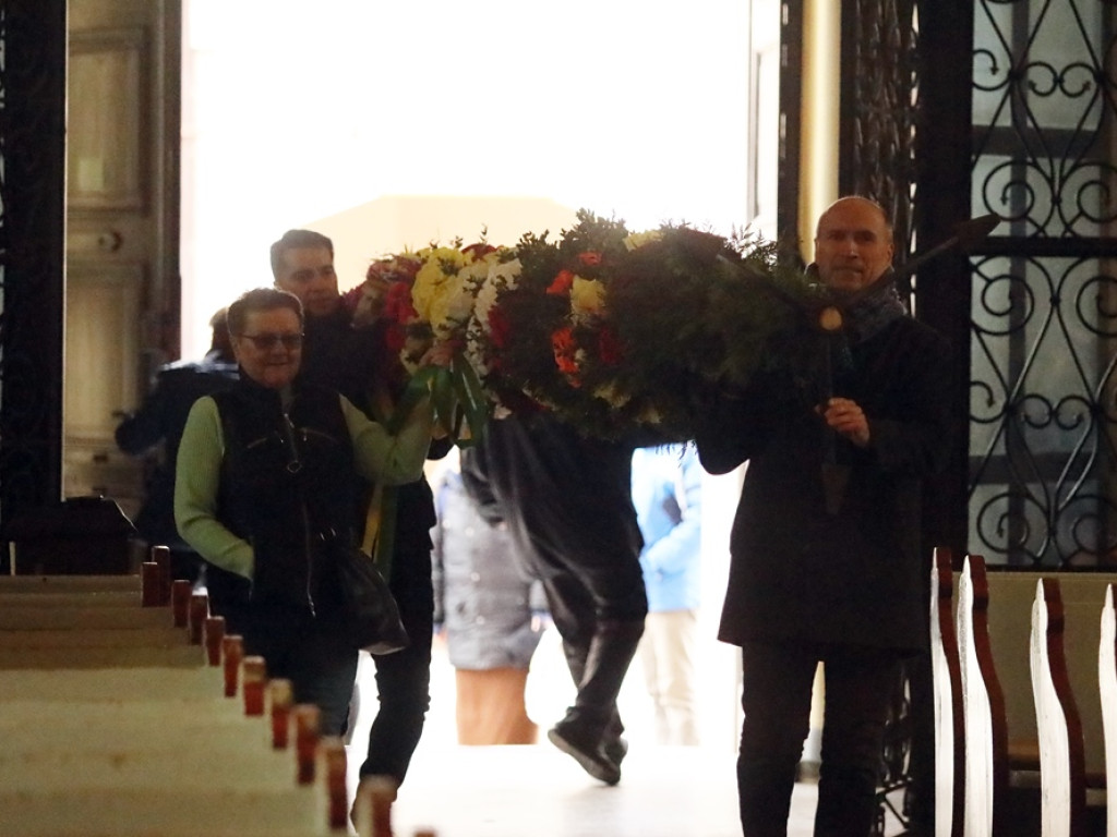 Największa wielkanocna palma stanęła w kościele Bożego Ciała [ZDJĘCIA]