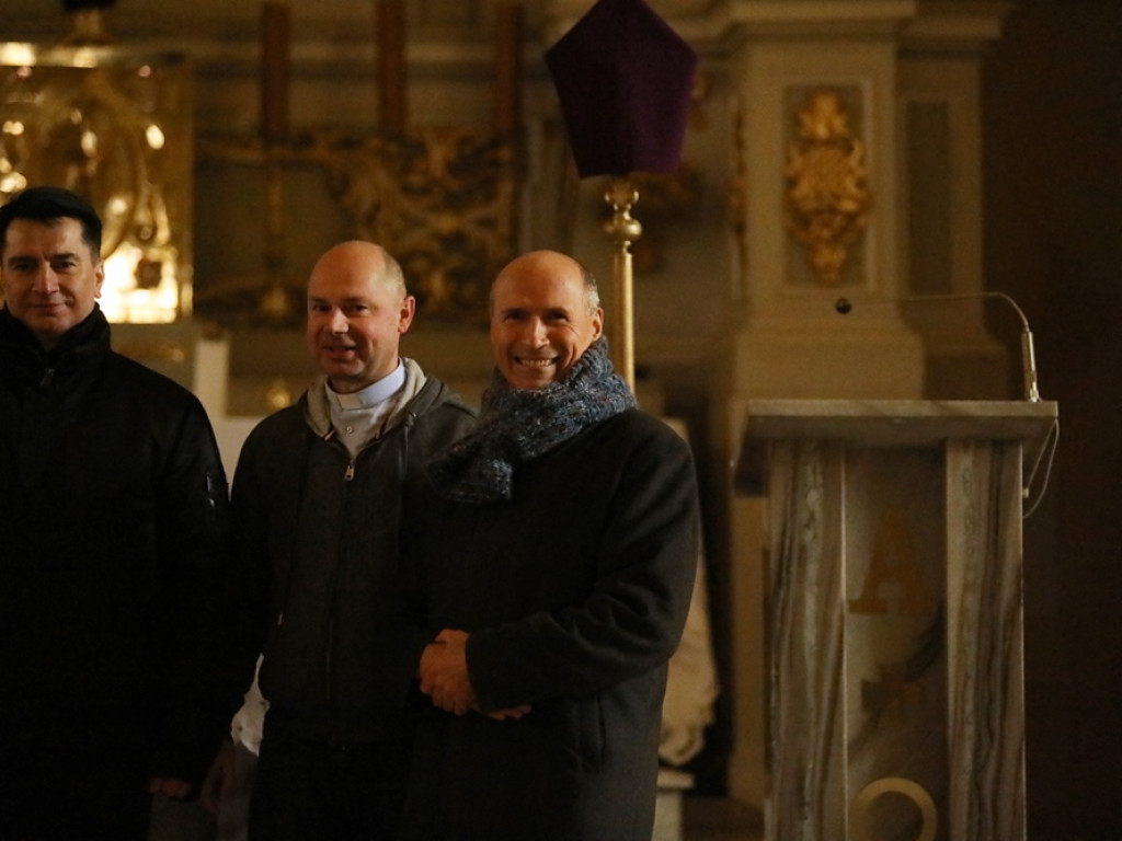 Największa wielkanocna palma stanęła w kościele Bożego Ciała [ZDJĘCIA]