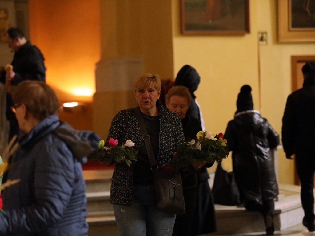 Największa wielkanocna palma stanęła w kościele Bożego Ciała [ZDJĘCIA]
