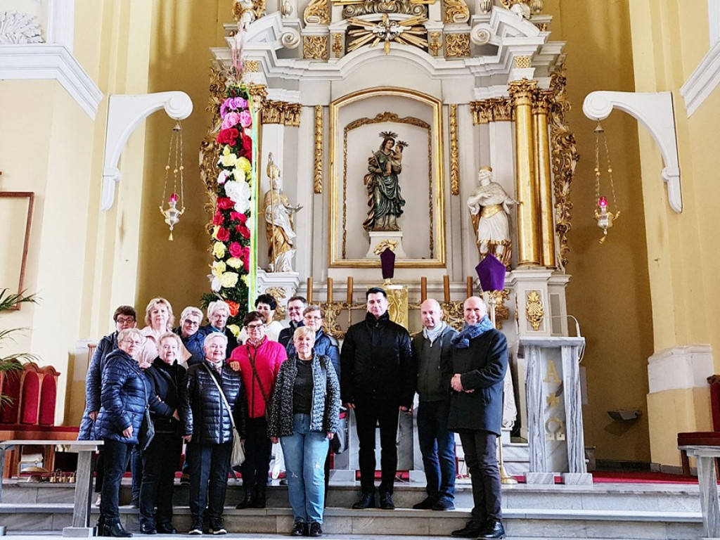 Największa wielkanocna palma stanęła w kościele Bożego Ciała [ZDJĘCIA]