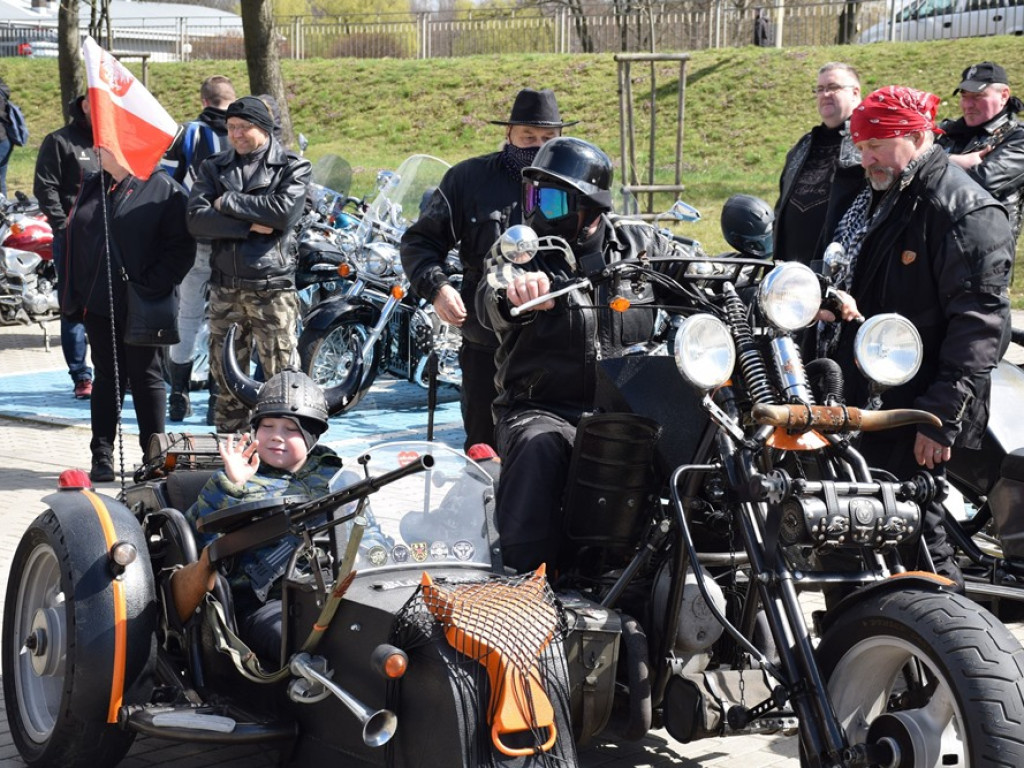 Żeby bezpiecznie zacząć sezon motocyklowy na drogach. W Głogowie trwa akcja MOTOkrew [ZDJĘCIA]