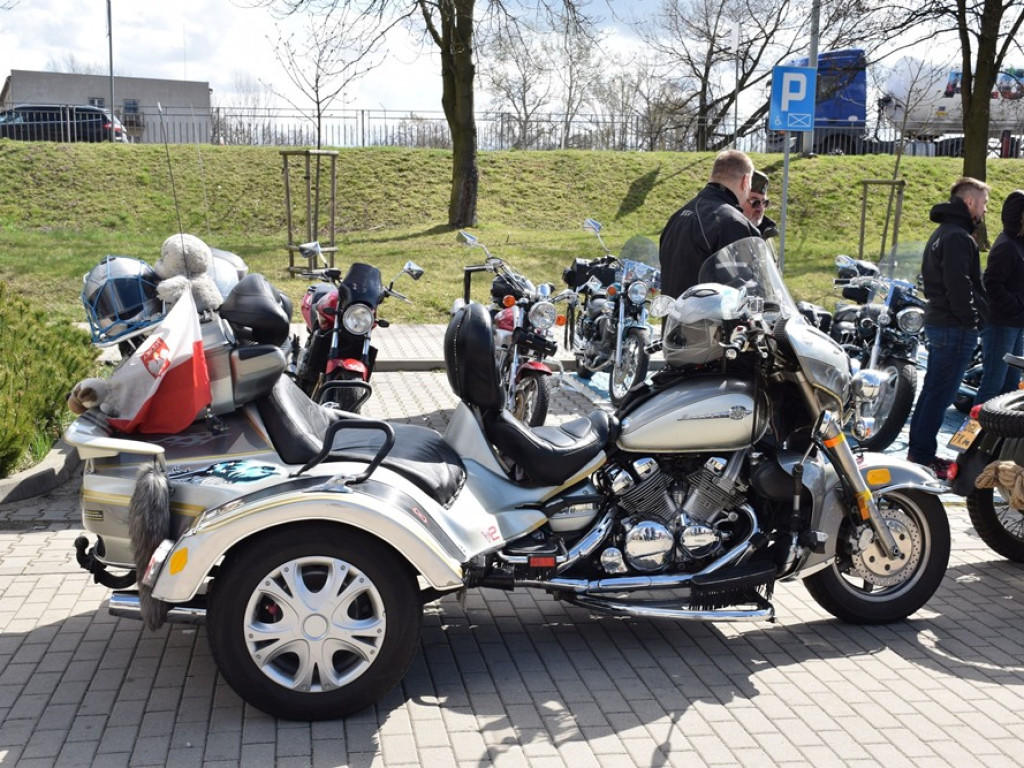 Żeby bezpiecznie zacząć sezon motocyklowy na drogach. W Głogowie trwa akcja MOTOkrew [ZDJĘCIA]
