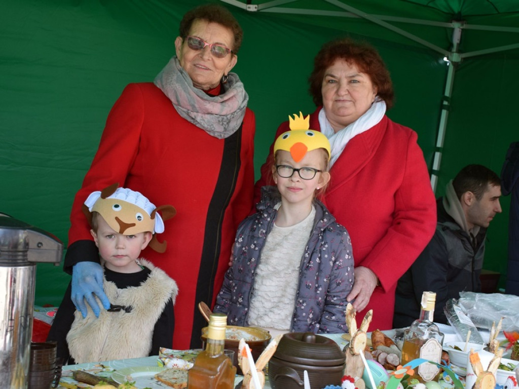 Baby wielkanocne, baranki, kurczaczki, jaja i ozdoby na świąteczny stół [ZDJĘCIA]