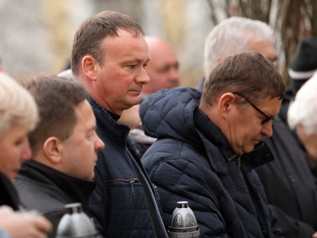 Uroczystości pod pomnikiem. Zubowski: Katastrofa smoleńska? Nadal więcej pytań... niż odpowiedzi [ZDJĘCIA]