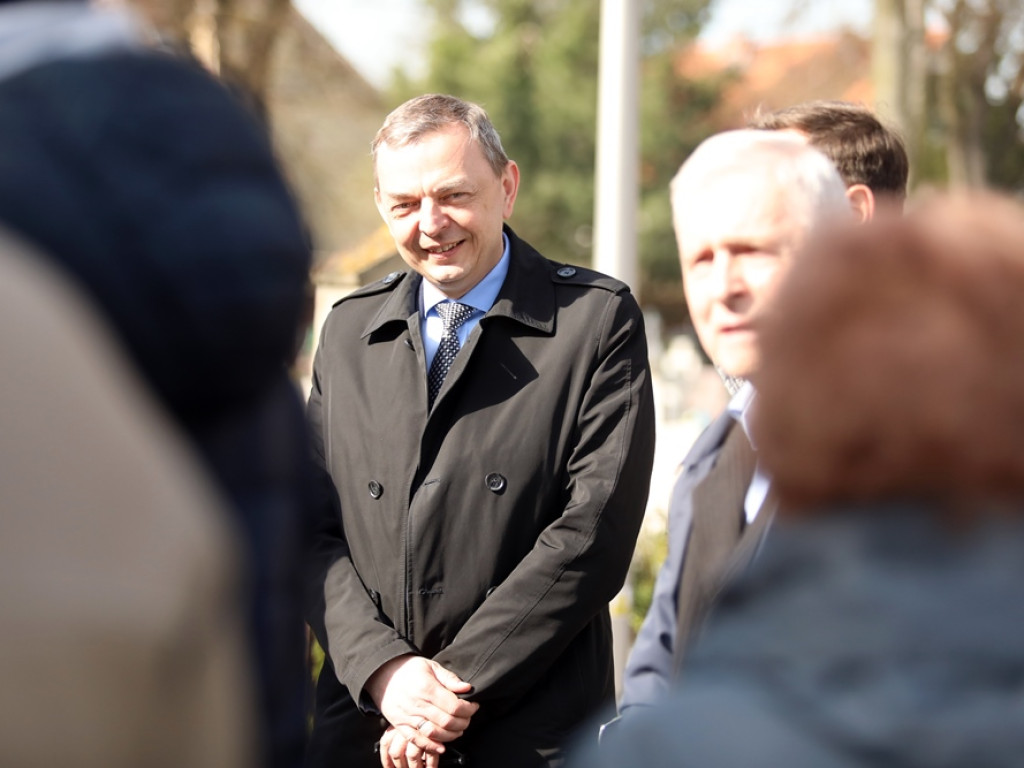 Pamiętają o zbrodni katyńskiej. Pilecki: Jechali bydlęcymi wagonami Polacy, Białorusini i Ukraińcy [ZDJĘCIA]