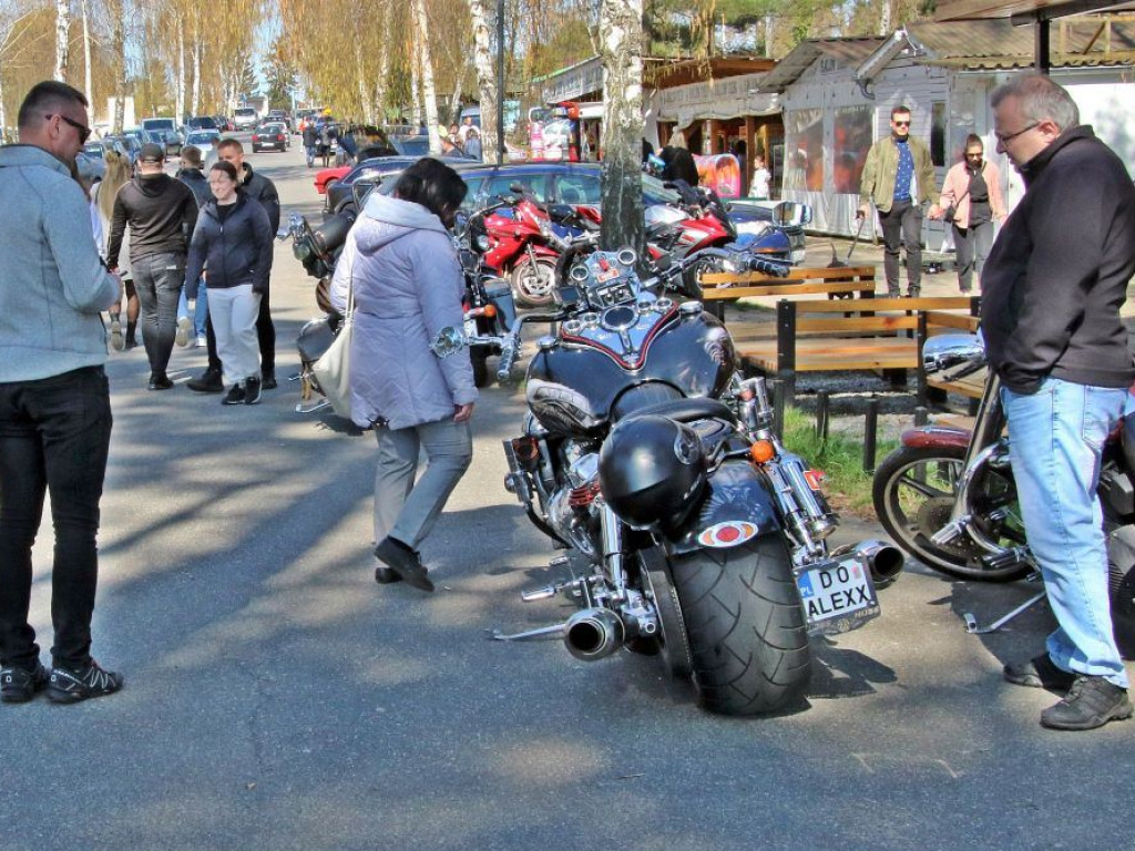 Głogowianin przyjechał do Sławy takim motocyklem! Ale wzbudził zainteresowanie [ZDJĘCIA]