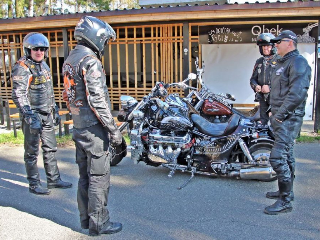 Głogowianin przyjechał do Sławy takim motocyklem! Ale wzbudził zainteresowanie [ZDJĘCIA]