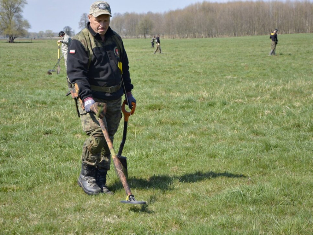 Chodzą po bagnach. Czego tam szukają?