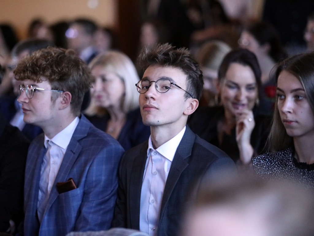 Wybitni absolwenci! Wysokie oceny na świadectwie i nagrody za osiągnięcia [ZDJĘCIA]