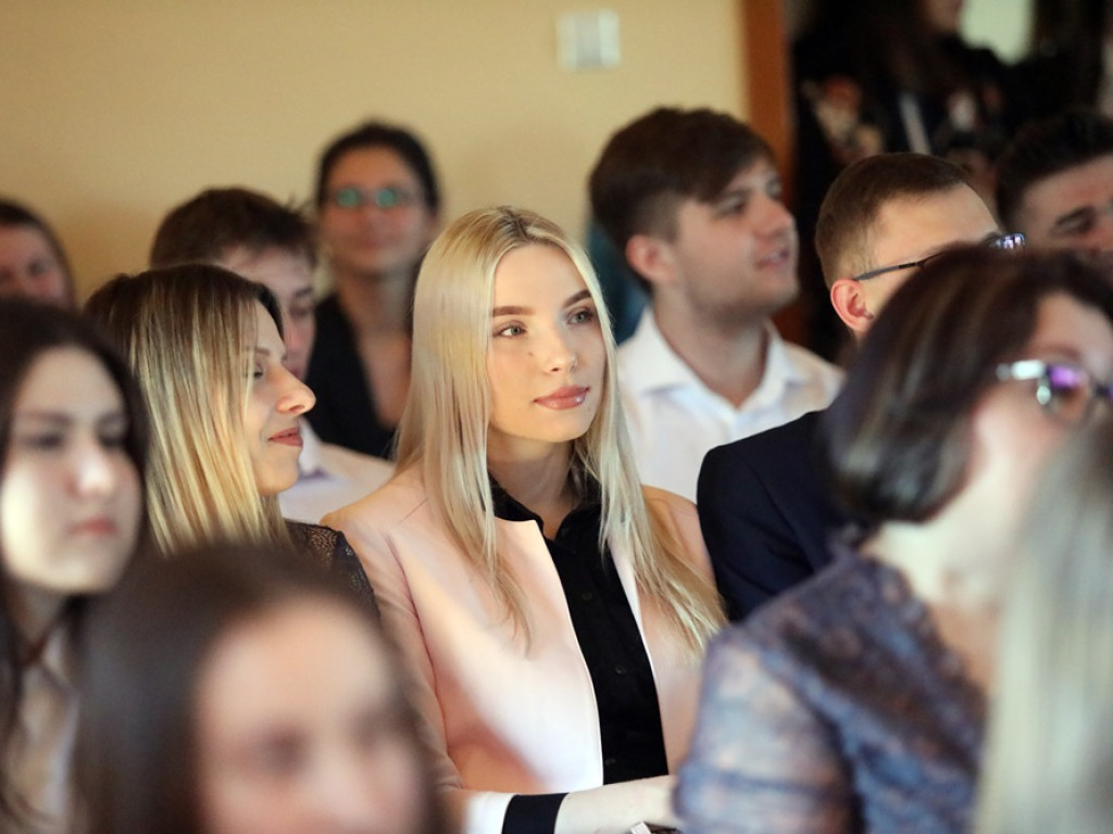 Wybitni absolwenci! Wysokie oceny na świadectwie i nagrody za osiągnięcia [ZDJĘCIA]