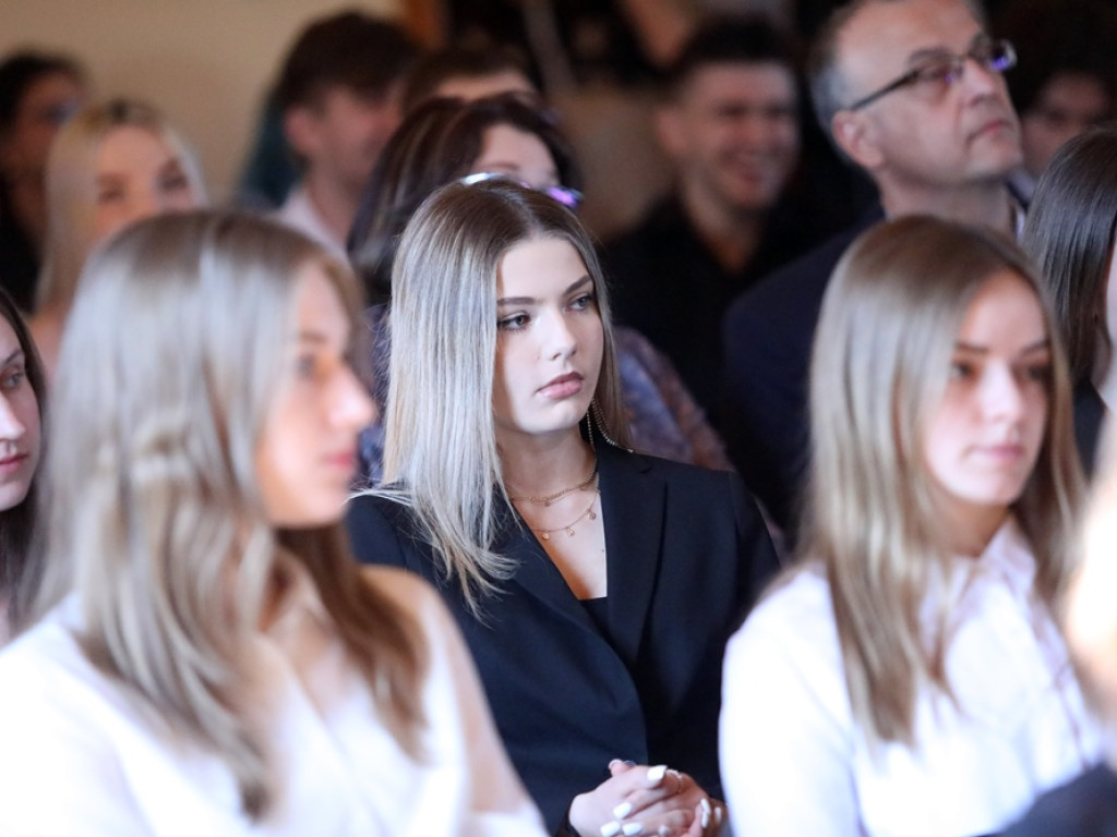 Wybitni absolwenci! Wysokie oceny na świadectwie i nagrody za osiągnięcia [ZDJĘCIA]