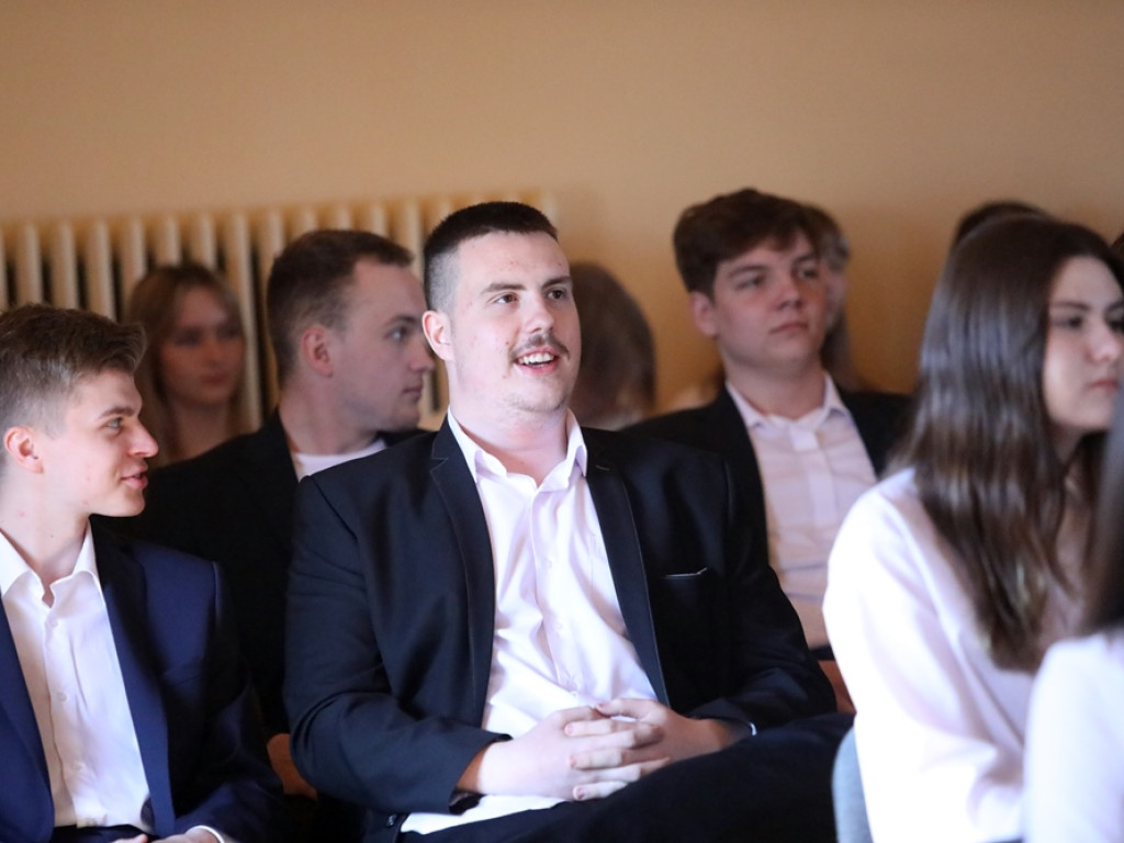 Wybitni absolwenci! Wysokie oceny na świadectwie i nagrody za osiągnięcia [ZDJĘCIA]