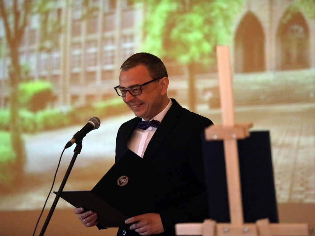 Wybitni absolwenci! Wysokie oceny na świadectwie i nagrody za osiągnięcia [ZDJĘCIA]
