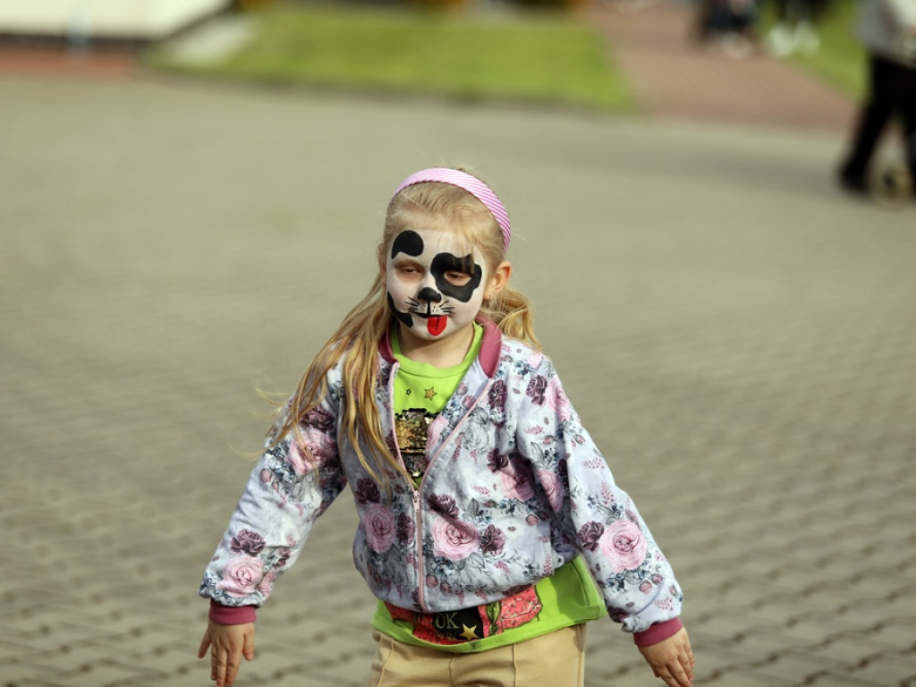 Tak się bawią mieszkańcy Kotli! Majówka i tłumy na boisku, zaraz disco-polo [ZDJĘCIA]