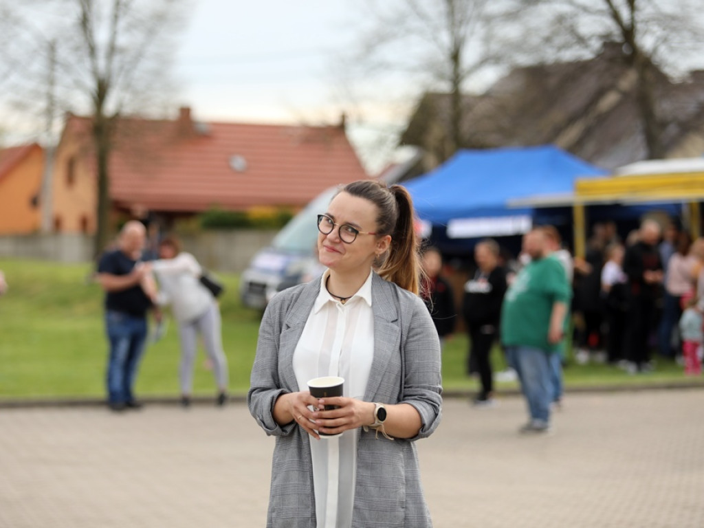 Tak się bawią mieszkańcy Kotli! Majówka i tłumy na boisku, zaraz disco-polo [ZDJĘCIA]