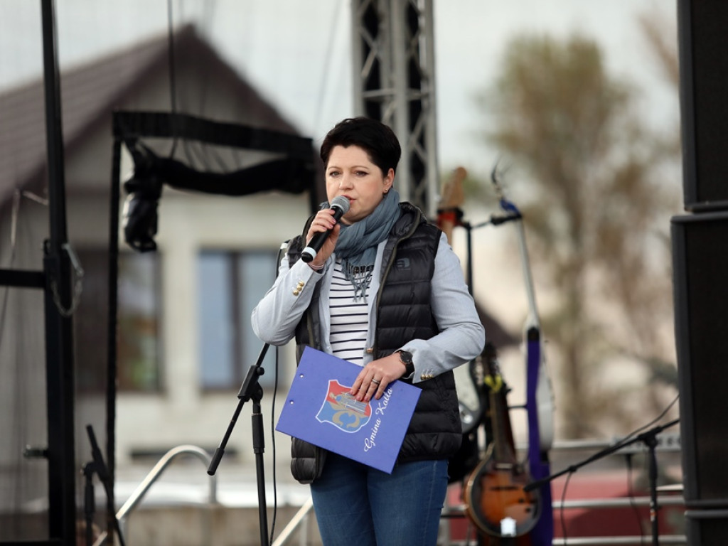 Tak się bawią mieszkańcy Kotli! Majówka i tłumy na boisku, zaraz disco-polo [ZDJĘCIA]