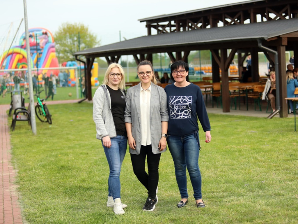 Tak się bawią mieszkańcy Kotli! Majówka i tłumy na boisku, zaraz disco-polo [ZDJĘCIA]