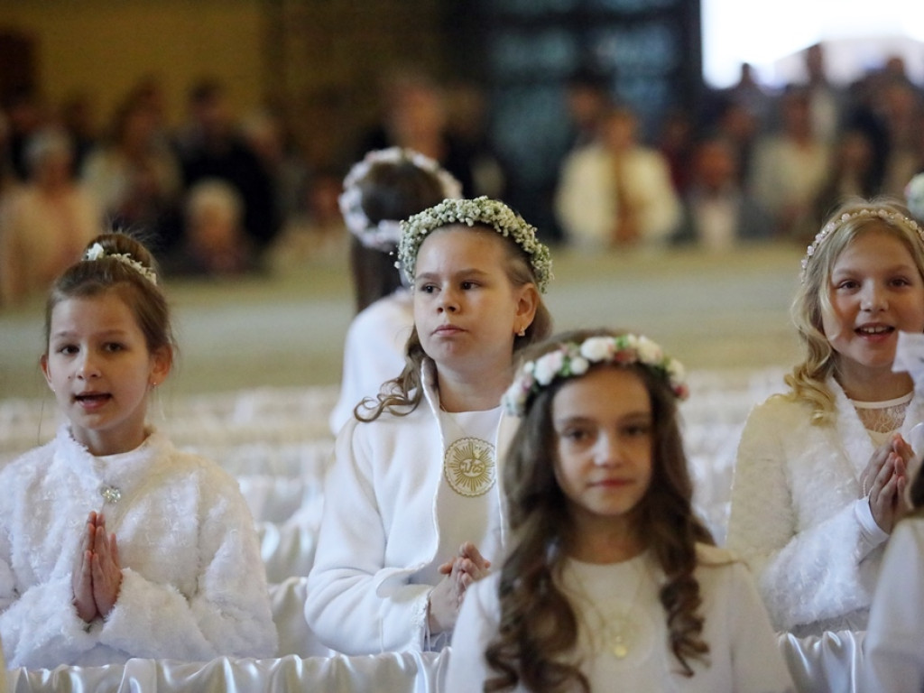 Pierwsza Komunia Święta w parafii Bożego Ciała w Głogowie [ZDJĘCIA]