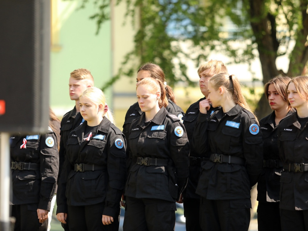 Dzień Flagi. Hołownia: Trzy symbole narodowe to siła i solidarność Polaków [ZDJĘCIA]