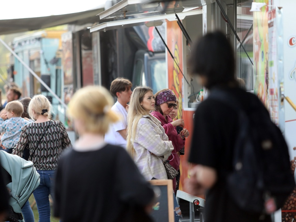 Tłumy na Festiwalu Smaków Świata. Trzeba było dowozić przedwojennego piwa z Głogowa [ZDJĘCIA]