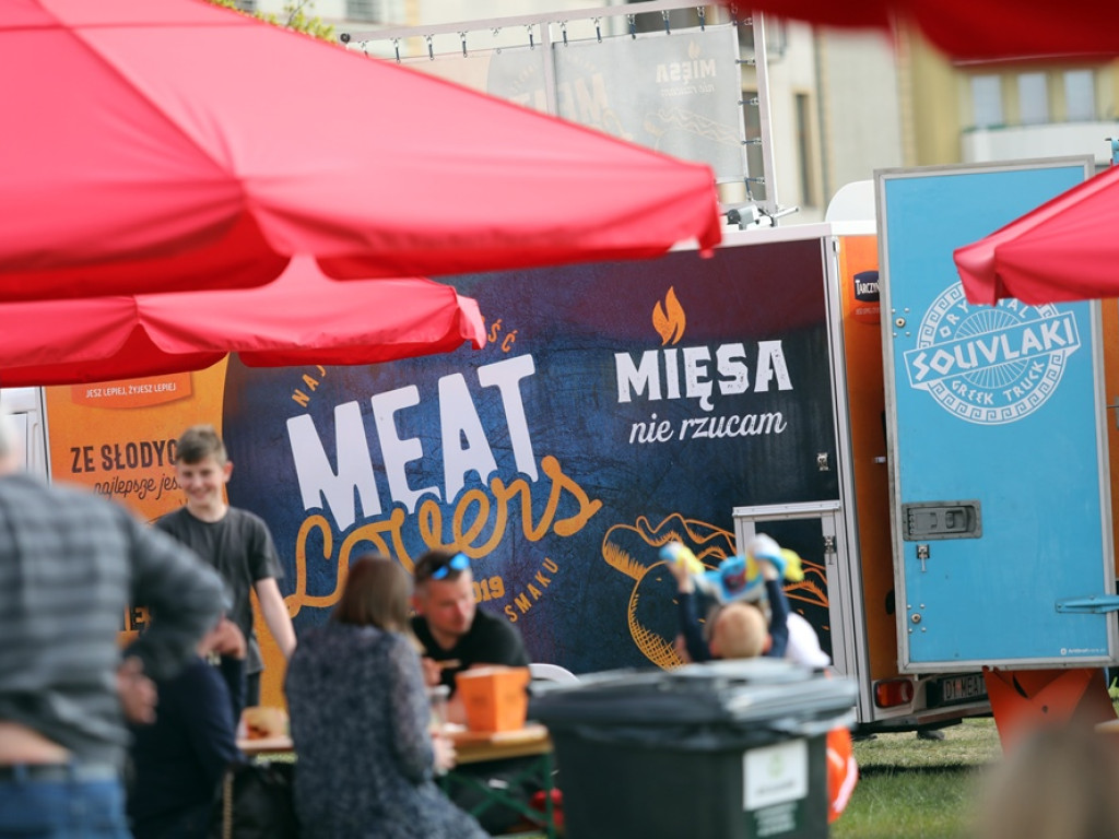 Tłumy na Festiwalu Smaków Świata. Trzeba było dowozić przedwojennego piwa z Głogowa [ZDJĘCIA]