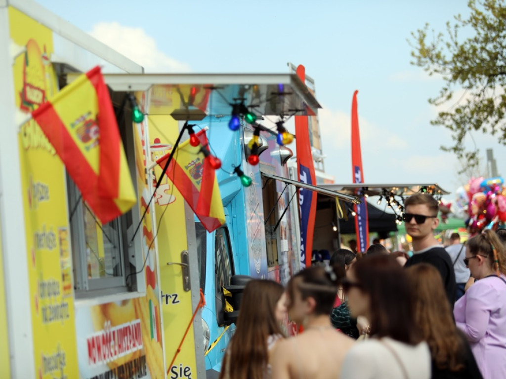 Tłumy na Festiwalu Smaków Świata. Trzeba było dowozić przedwojennego piwa z Głogowa [ZDJĘCIA]