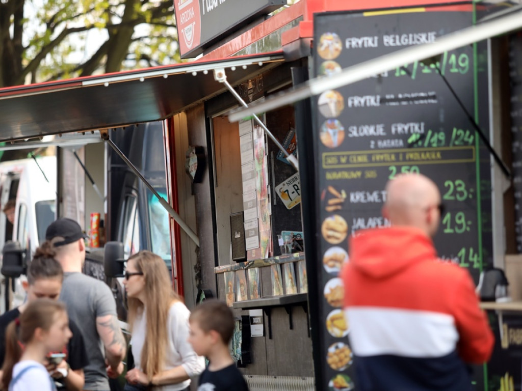 Tłumy na Festiwalu Smaków Świata. Trzeba było dowozić przedwojennego piwa z Głogowa [ZDJĘCIA]