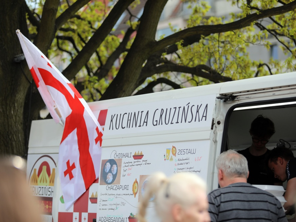 Tłumy na Festiwalu Smaków Świata. Trzeba było dowozić przedwojennego piwa z Głogowa [ZDJĘCIA]