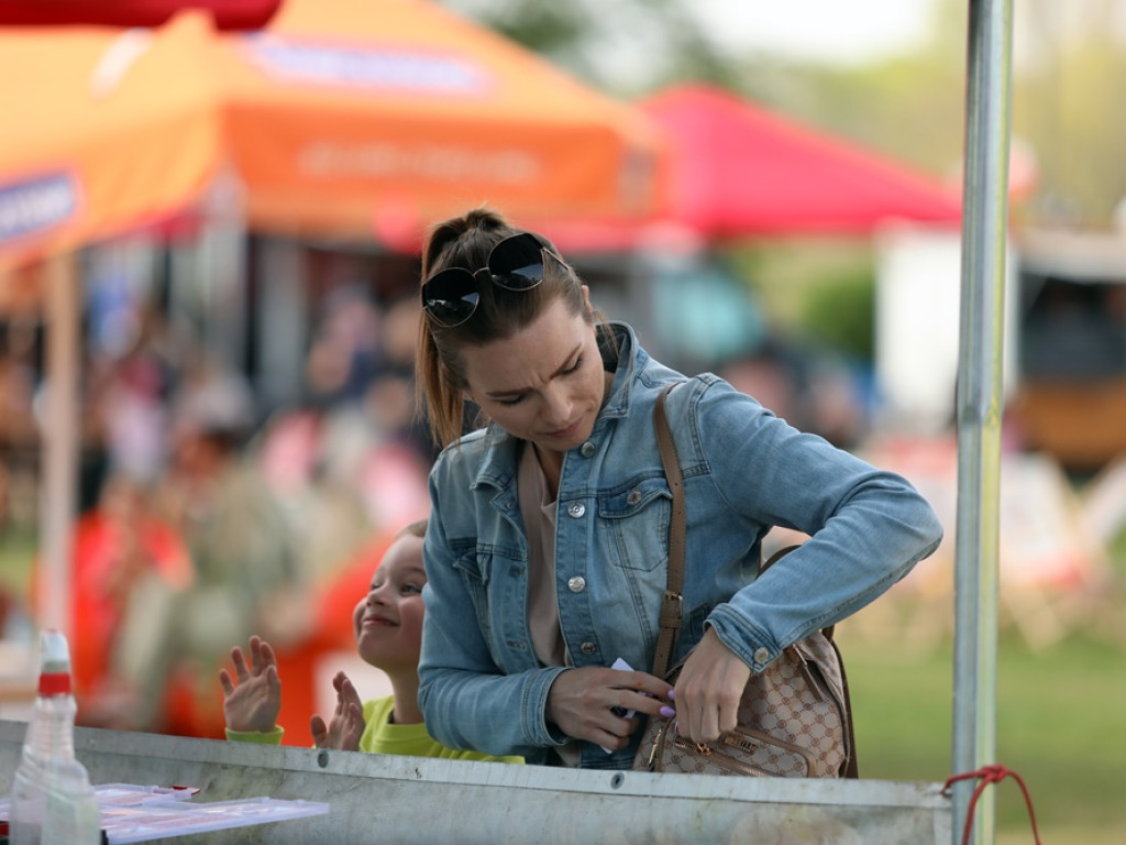 Tłumy na Festiwalu Smaków Świata. Trzeba było dowozić przedwojennego piwa z Głogowa [ZDJĘCIA]