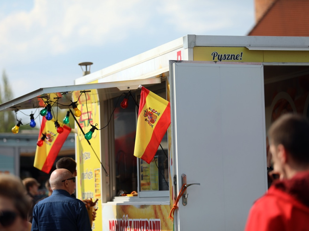 Tłumy na Festiwalu Smaków Świata. Trzeba było dowozić przedwojennego piwa z Głogowa [ZDJĘCIA]