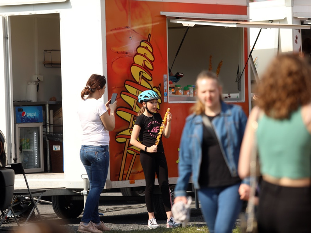 Tłumy na Festiwalu Smaków Świata. Trzeba było dowozić przedwojennego piwa z Głogowa [ZDJĘCIA]