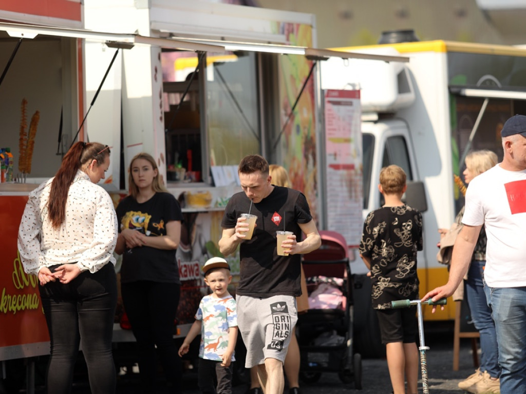 Tłumy na Festiwalu Smaków Świata. Trzeba było dowozić przedwojennego piwa z Głogowa [ZDJĘCIA]