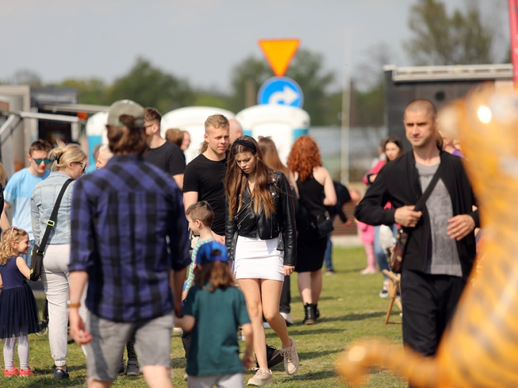 Tłumy na Festiwalu Smaków Świata. Trzeba było dowozić przedwojennego piwa z Głogowa [ZDJĘCIA]