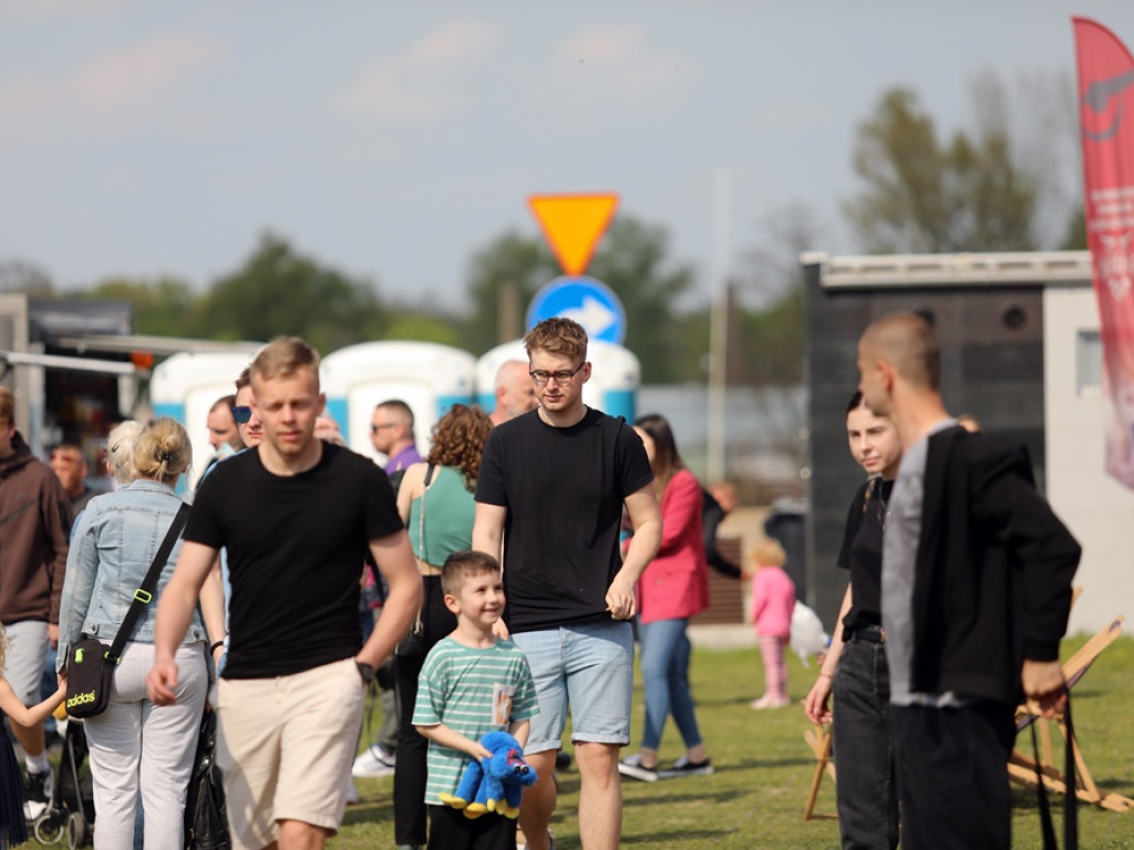 Tłumy na Festiwalu Smaków Świata. Trzeba było dowozić przedwojennego piwa z Głogowa [ZDJĘCIA]