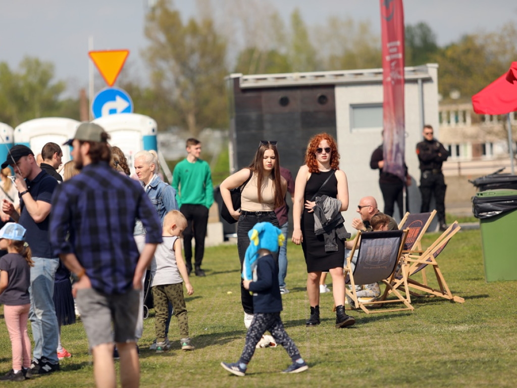 Tłumy na Festiwalu Smaków Świata. Trzeba było dowozić przedwojennego piwa z Głogowa [ZDJĘCIA]