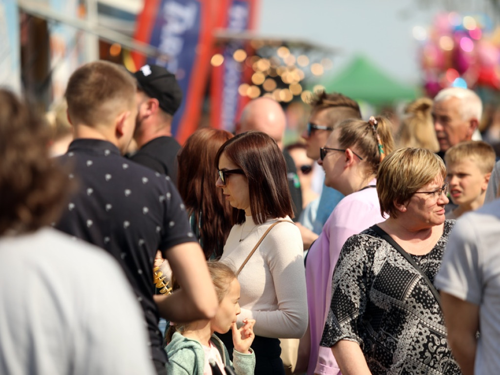 Tłumy na Festiwalu Smaków Świata. Trzeba było dowozić przedwojennego piwa z Głogowa [ZDJĘCIA]
