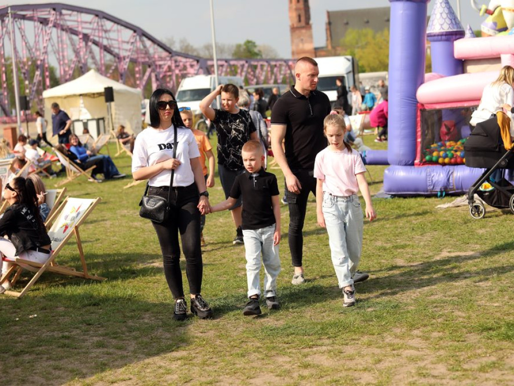 Na bulwarze są całe rodziny. Tak się bawimy ostatniego dnia tej majówki [ZDJĘCIA]