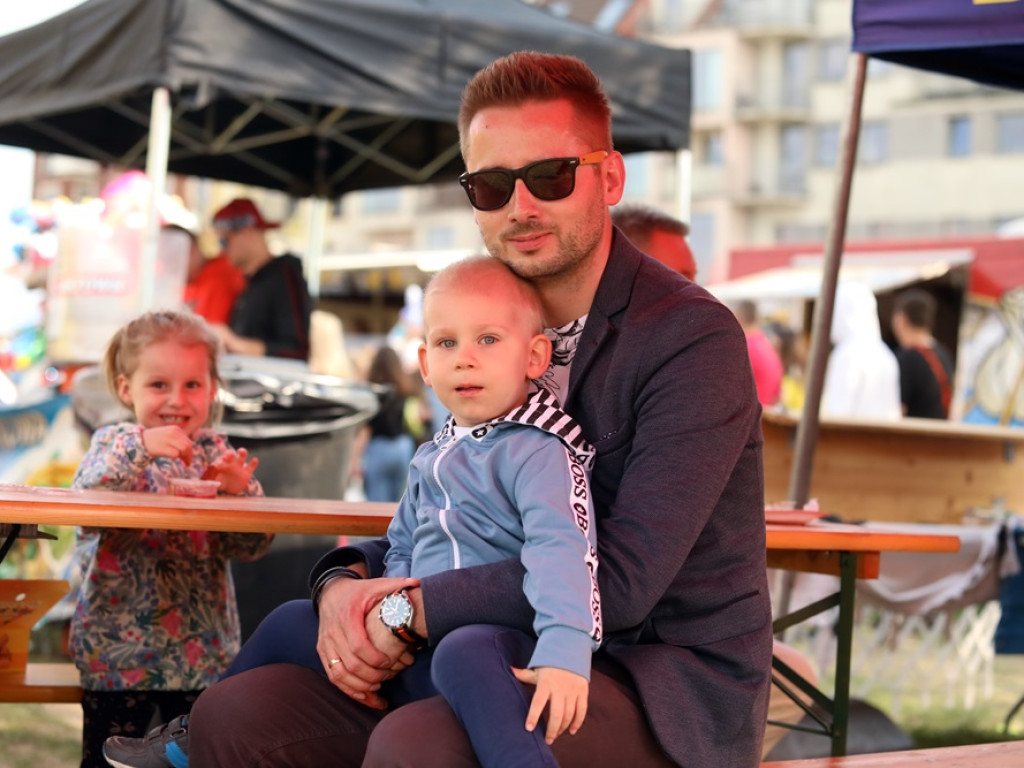 Na bulwarze są całe rodziny. Tak się bawimy ostatniego dnia tej majówki [ZDJĘCIA]