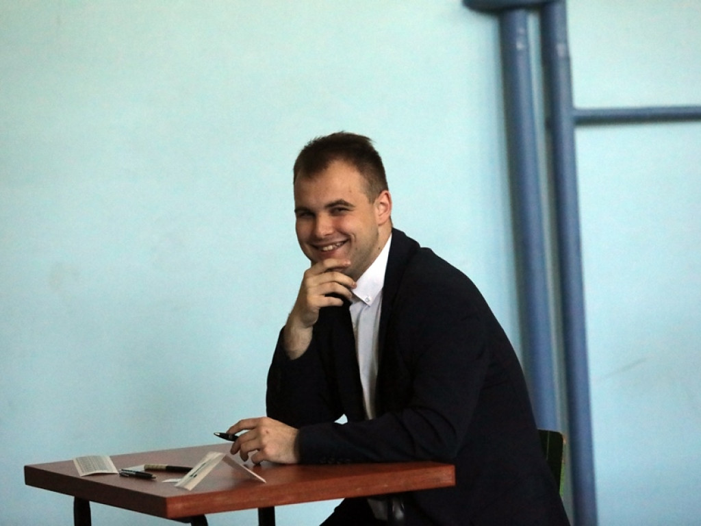 Piszą maturę z języka polskiego. Dyrektor Korzeń: Ten rocznik jest trochę poturbowany [ZDJĘCIA]