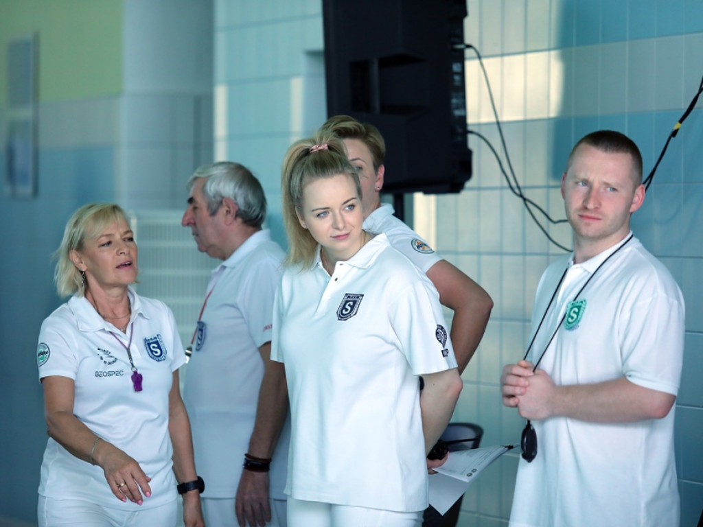 Zawody z okazji Dnia Hutnika. Na starcie 300 pływaków [ZDJĘCIA]