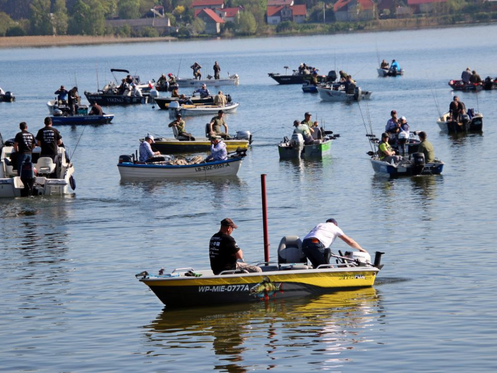 Ponad 200 wędkarzy walczy o Puchar Jeziora Sławskiego [ZDJĘCIA]