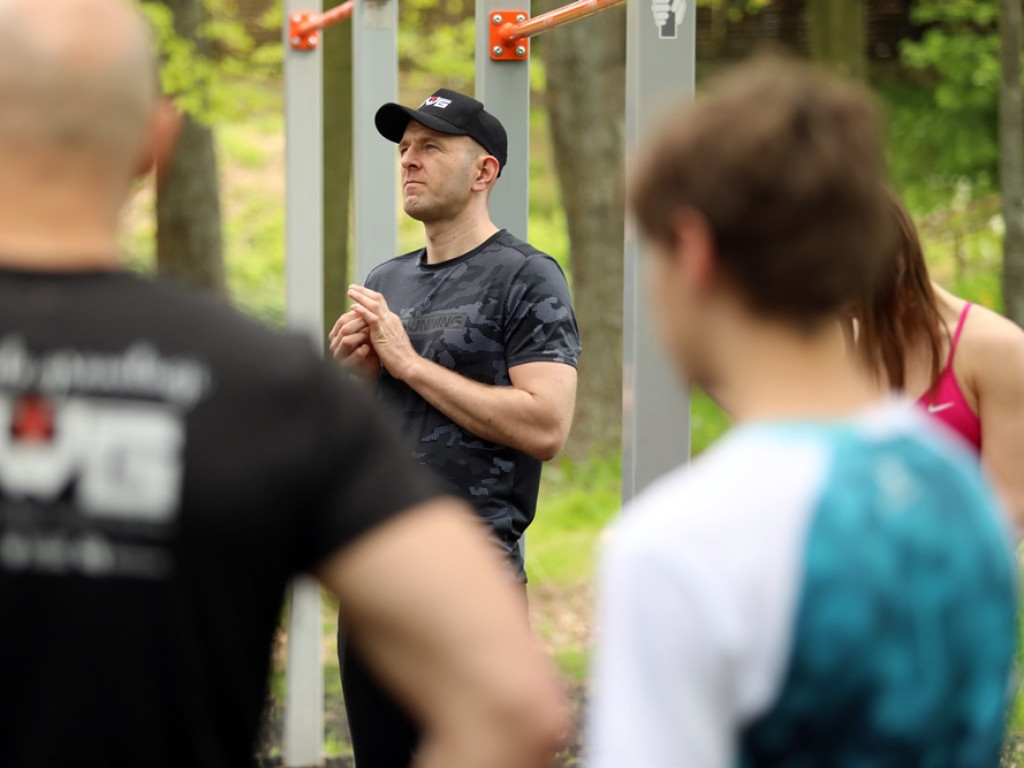 10-letni Kuba zrobił 66, nieco starszy Przemek 72 pompki. To nowi rekordziści Głogowa [ZDJĘCIA]