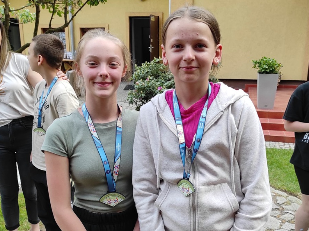Uczniowie dziesiątki podjęli szalone wyzwanie! Ponad 40 km na nogach, wkrótce 100 km na rowerze i 20 km w wodzie [ZDJĘCIA]