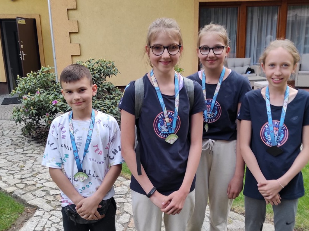 Uczniowie dziesiątki podjęli szalone wyzwanie! Ponad 40 km na nogach, wkrótce 100 km na rowerze i 20 km w wodzie [ZDJĘCIA]